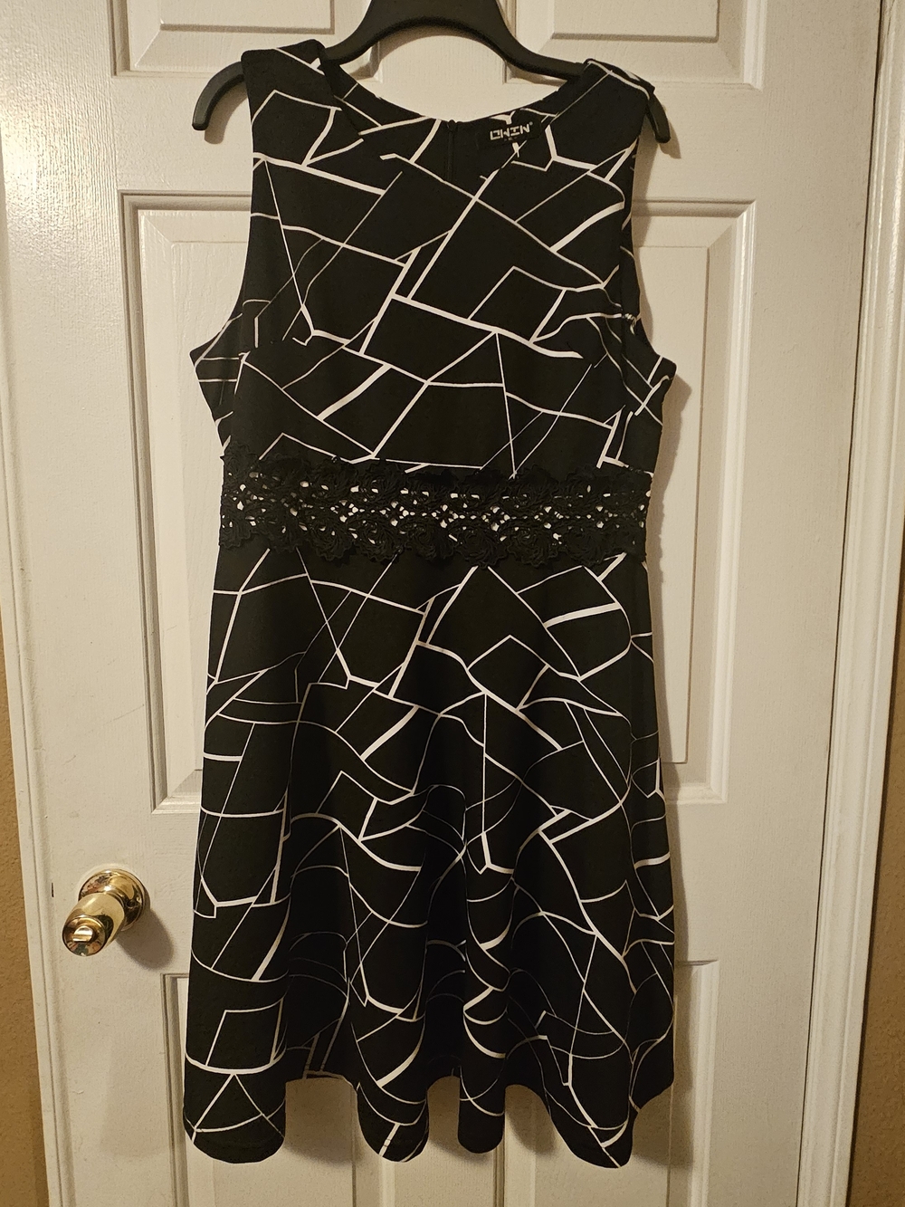 DKNY Black & White Geometric Lace-Waist Midi Dress